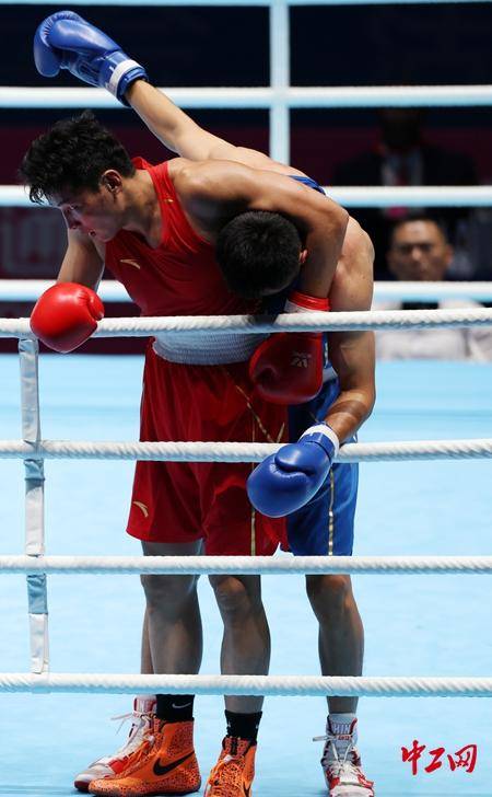 全运会拳击男子80公斤级决赛<strong></p>
<p>中京电子股票</strong>，王小保夺冠！