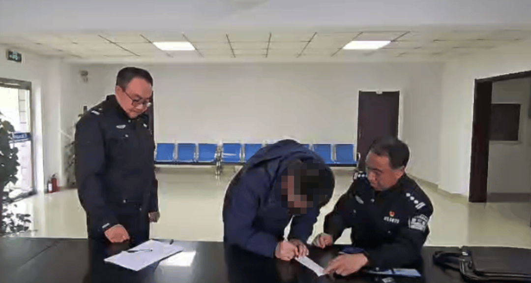 8人穿“警服”为婚礼开路？后续来了<strong></p>
<p>中京电子股票</strong>！