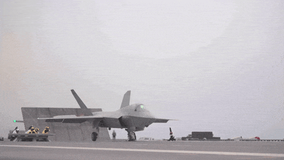 不是慢镜头！福建舰电磁弹射速度那么快<strong></p>
<p>沃森生物股票</strong>，是怎么瞬间刹车的？