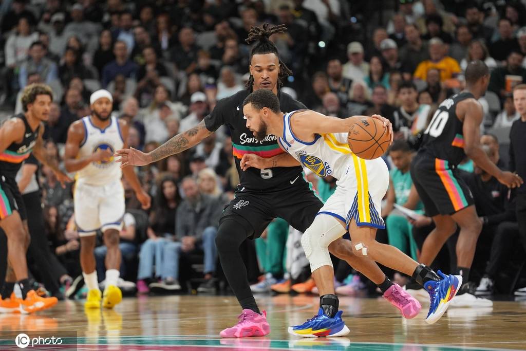 库里砍46分文班31+15+10 勇士终结马刺3连胜