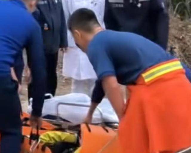 “我来个跳的”！女驴友不慎摔下巨石<strong></p>
<p>大洋电机股票</strong>，目击者：粉碎性骨折