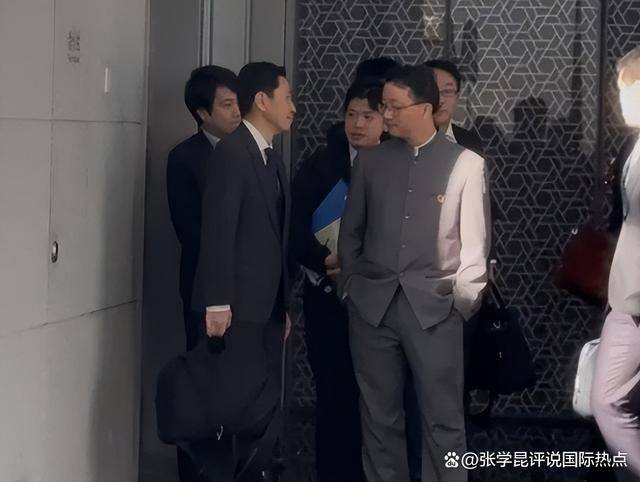 中方双手插兜<strong></p>
<p>上港集团股票</strong>,日官员连连点头,一言不发离开外交部,这回摊大事