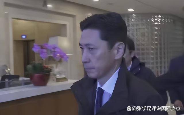 中方双手插兜<strong></p>
<p>上港集团股票</strong>,日官员连连点头,一言不发离开外交部,这回摊大事