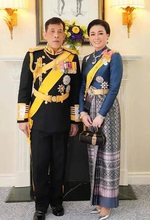 泰国王后访华“穿搭九宫格”出圈<strong></p>
<p>上港集团股票</strong>，隆重珠宝展现用心诚意