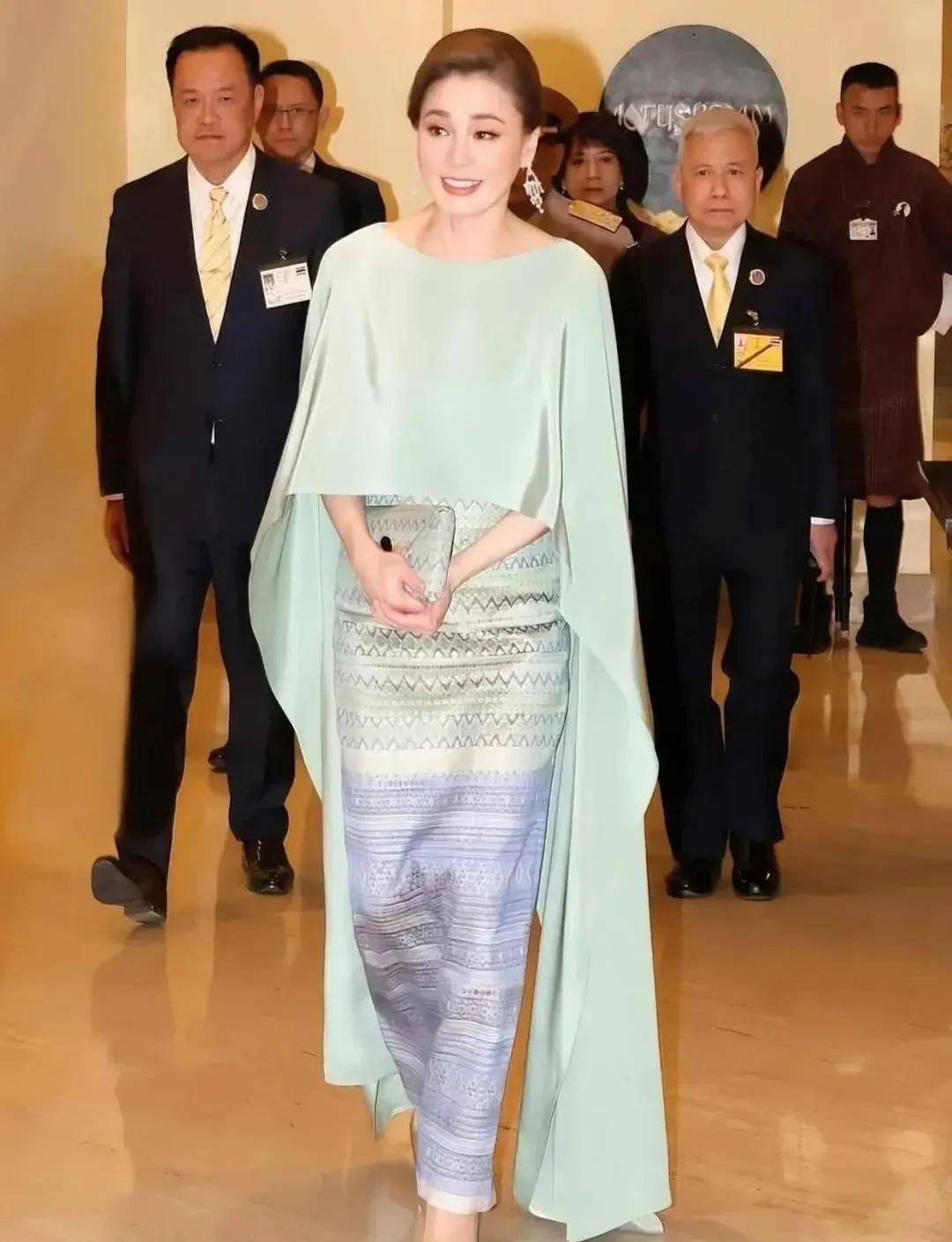 泰国王后访华“穿搭九宫格”出圈<strong></p>
<p>上港集团股票</strong>，隆重珠宝展现用心诚意