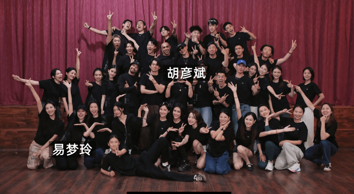 考古|胡彦斌易梦玲恋情曝光!相差16岁横跨歌手网红领域<strong></p>
<p>上港集团股票</strong>,25年底最让人震惊的情侣出现