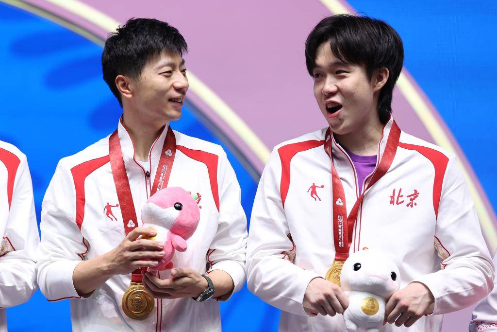 马龙:感谢时代好好变老 许昕:没马龙强说出去不丢人