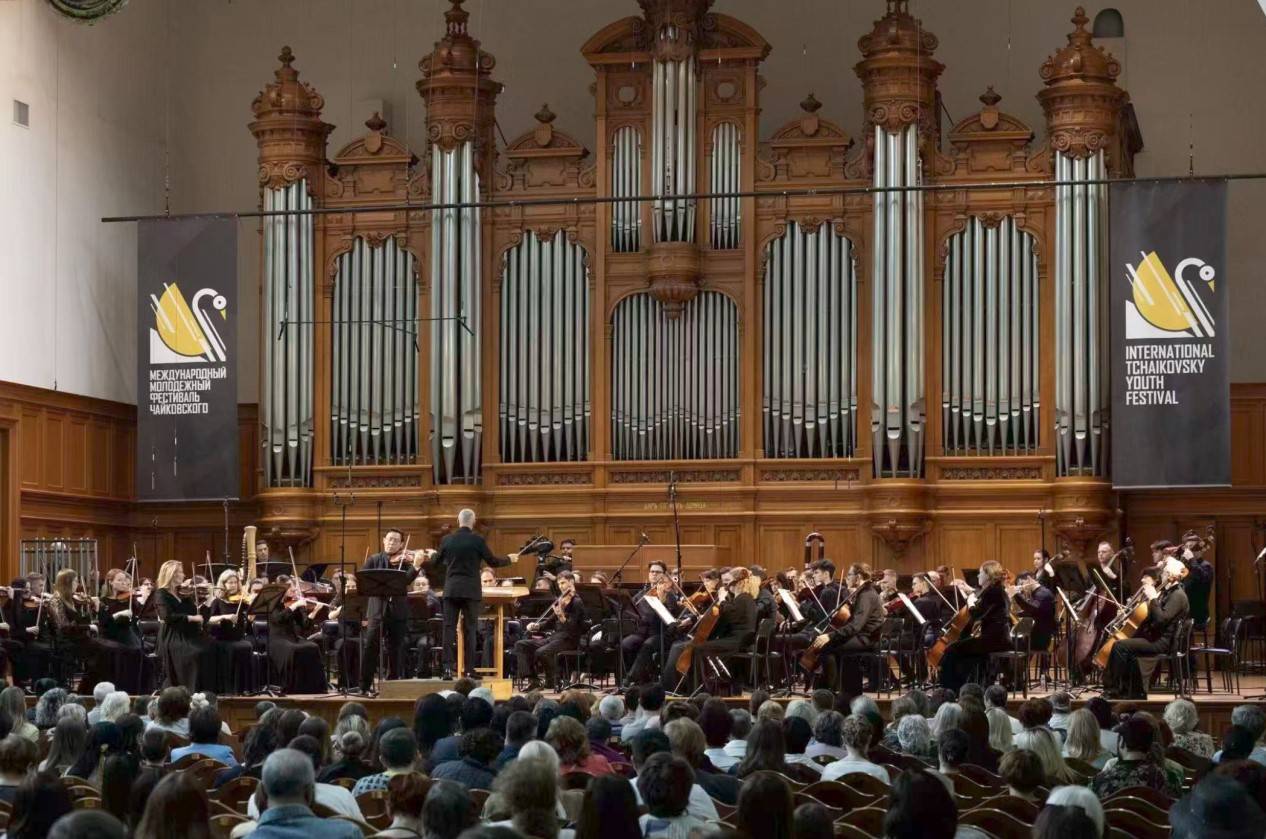 《弦上的浪漫:张铠麟演奏中提琴经典作品选》奏响中提琴的时代交响