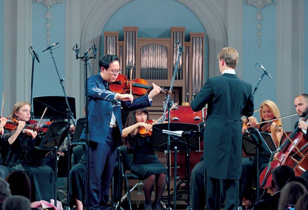 《弦上的浪漫:张铠麟演奏中提琴经典作品选》奏响中提琴的时代交响