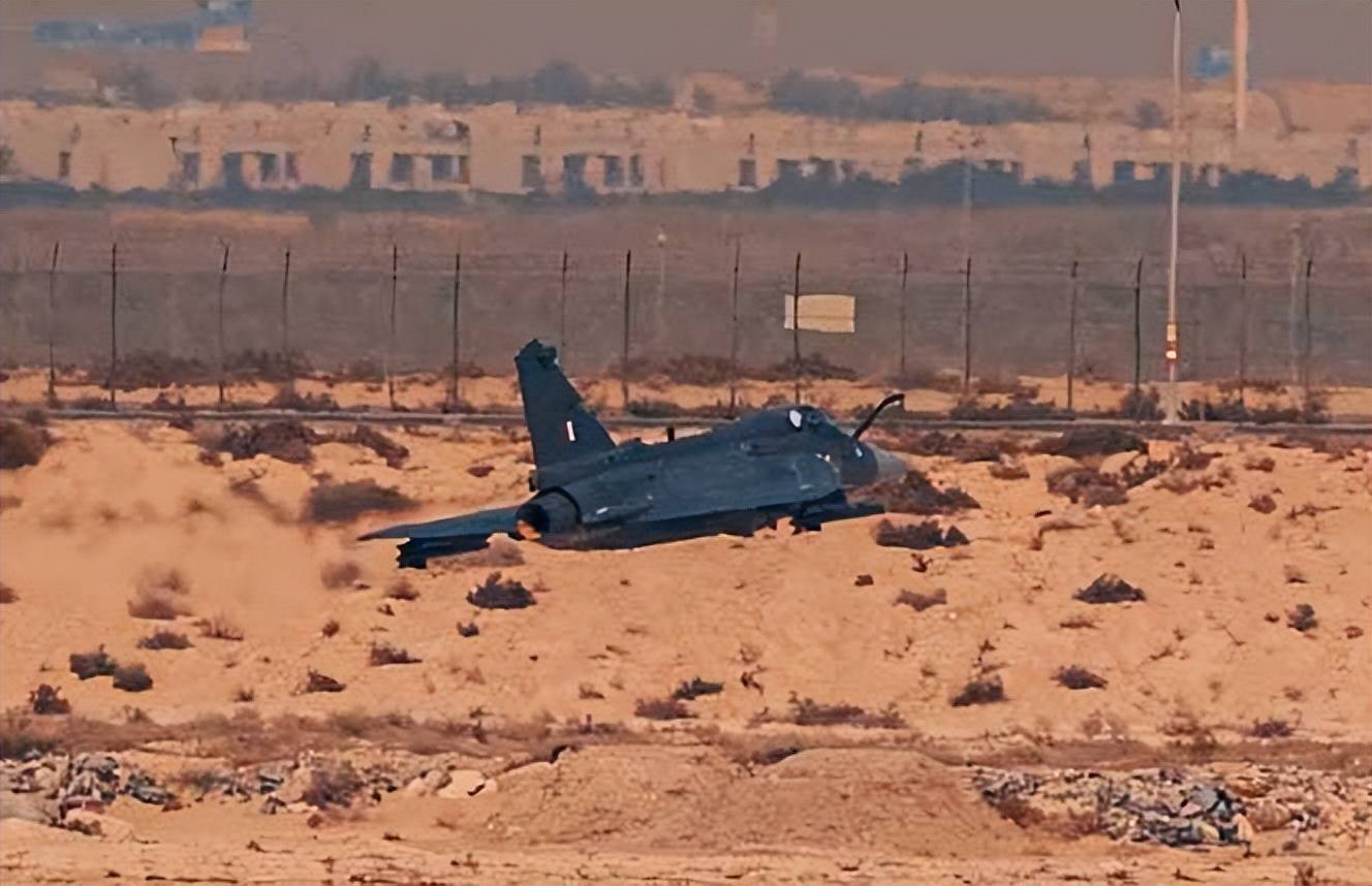 印度光辉坠机<strong></p>
<p>启明星辰股票</strong>，美印爆发吵架，破口大骂发动机后，美军献上加油机