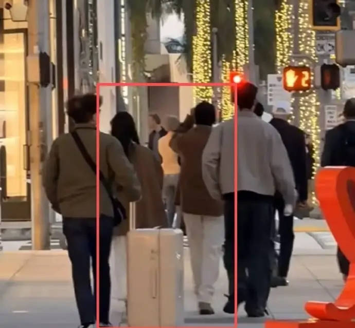 林俊杰疑似恋情曝光 与女子穿情侣装逛街被偶遇