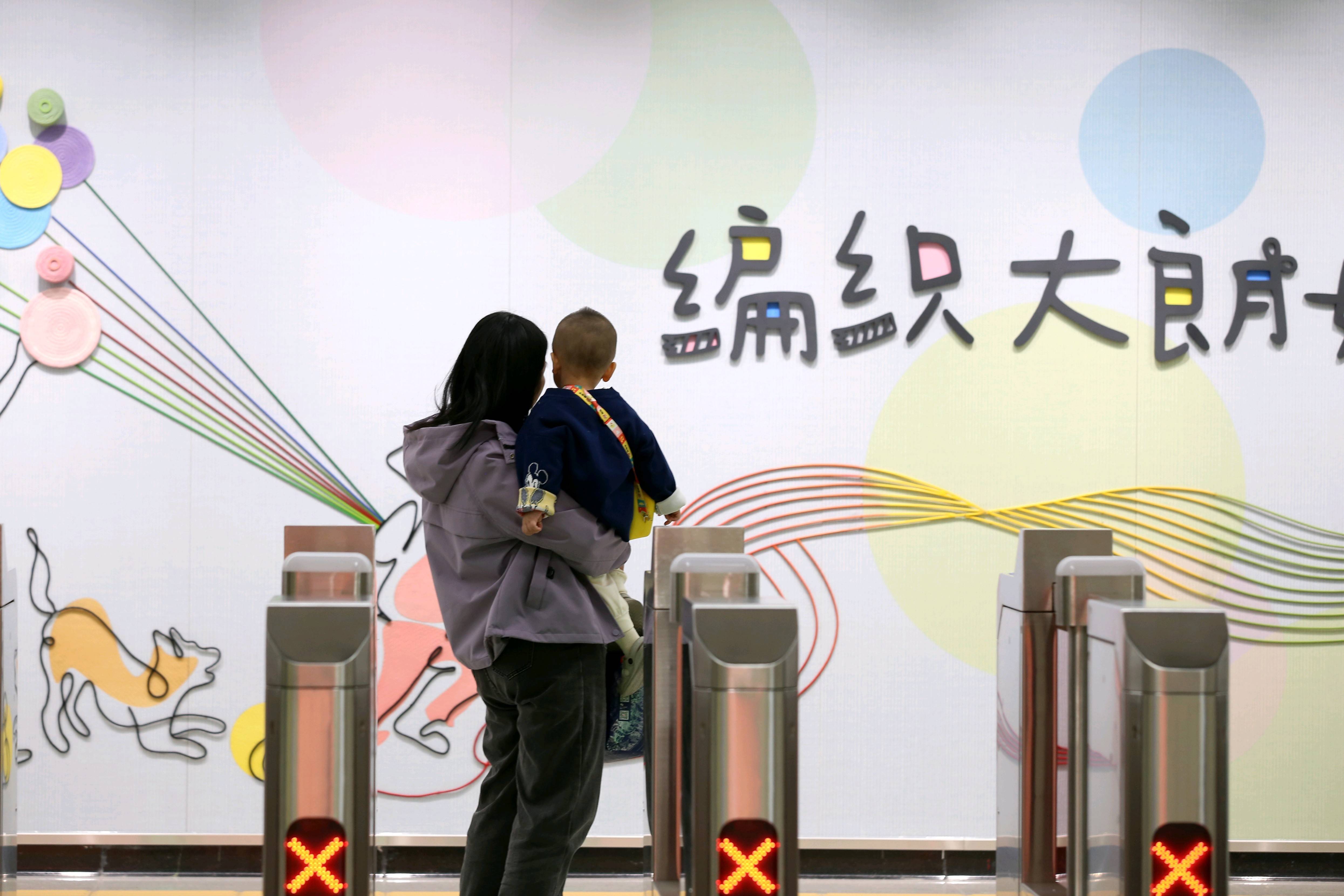 东莞地铁1号线试乘首日<strong></p>
<p>科泰电源股票</strong>，大朗4站“沸腾”了