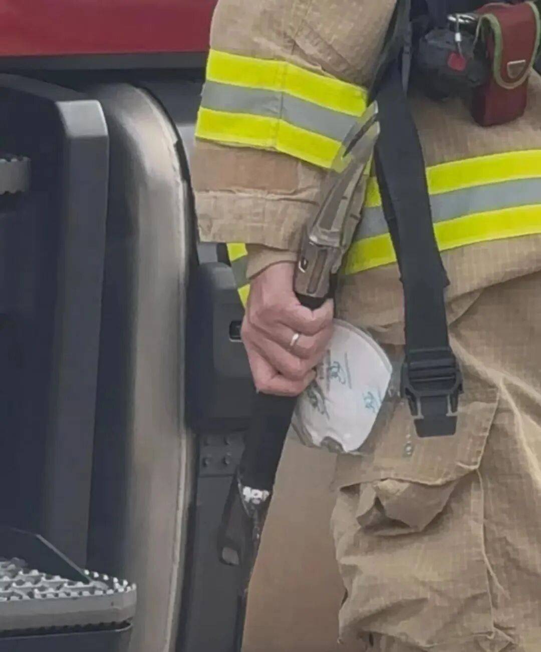 已致94人遇难<strong></p>
<p>中信建投股票</strong>,李家超:望内地协助!廉政公署:或涉贪污!这一幕令人破防