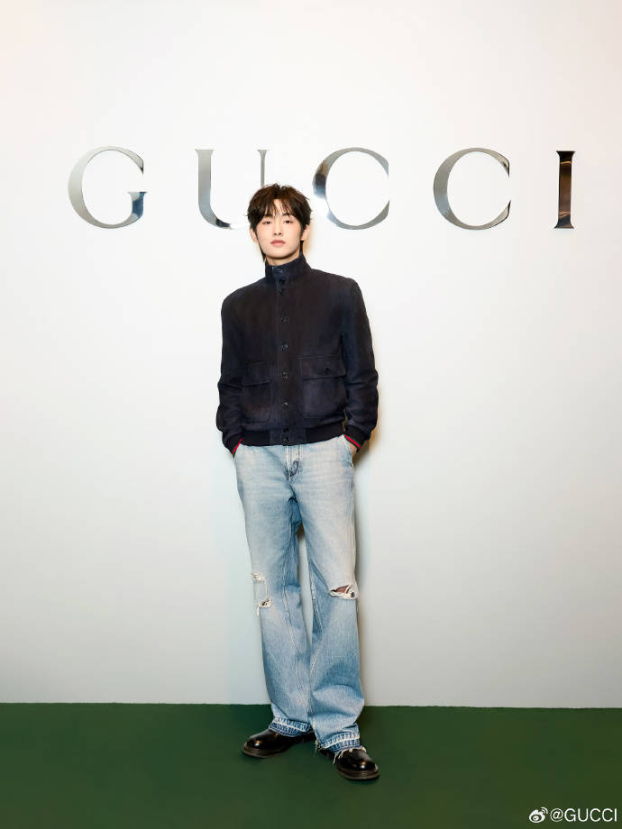 王楚然一席蓝色复古裙惊艳成都<strong></p>
<p>中信建投股票</strong>，欧阳娜娜一身LV看展愈加熟女风！