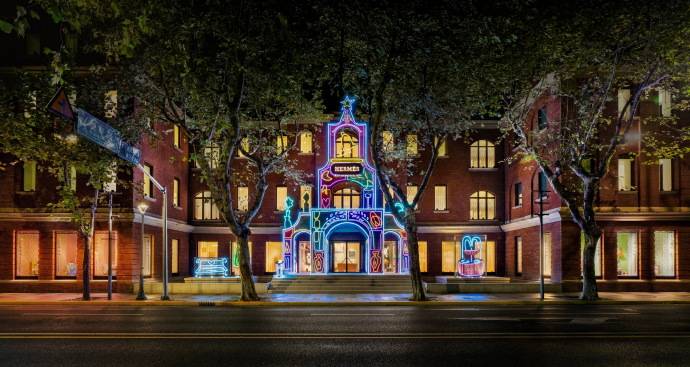 王楚然一席蓝色复古裙惊艳成都<strong></p>
<p>中信建投股票</strong>，欧阳娜娜一身LV看展愈加熟女风！