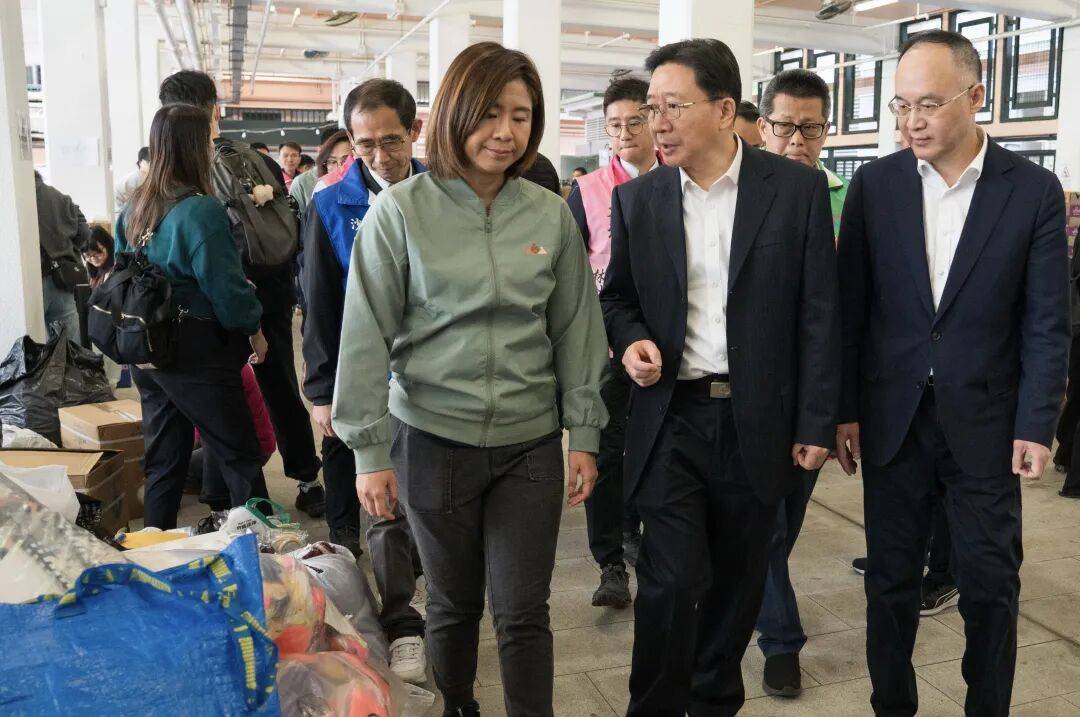 周霁、农融探望慰问火灾伤者和受影响居民