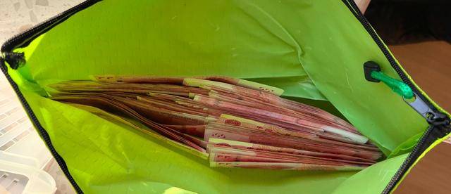 房子要卖了<strong></p>
<p>兆易创新股票</strong>，两万多现金和珍贵邮票却落在里面，还好有他