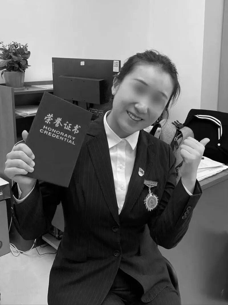 “28岁女律师被砸中身亡案”民事案件将再开庭<strong></p>
<p>兆易创新股票</strong>！抛砖男已被执行死刑