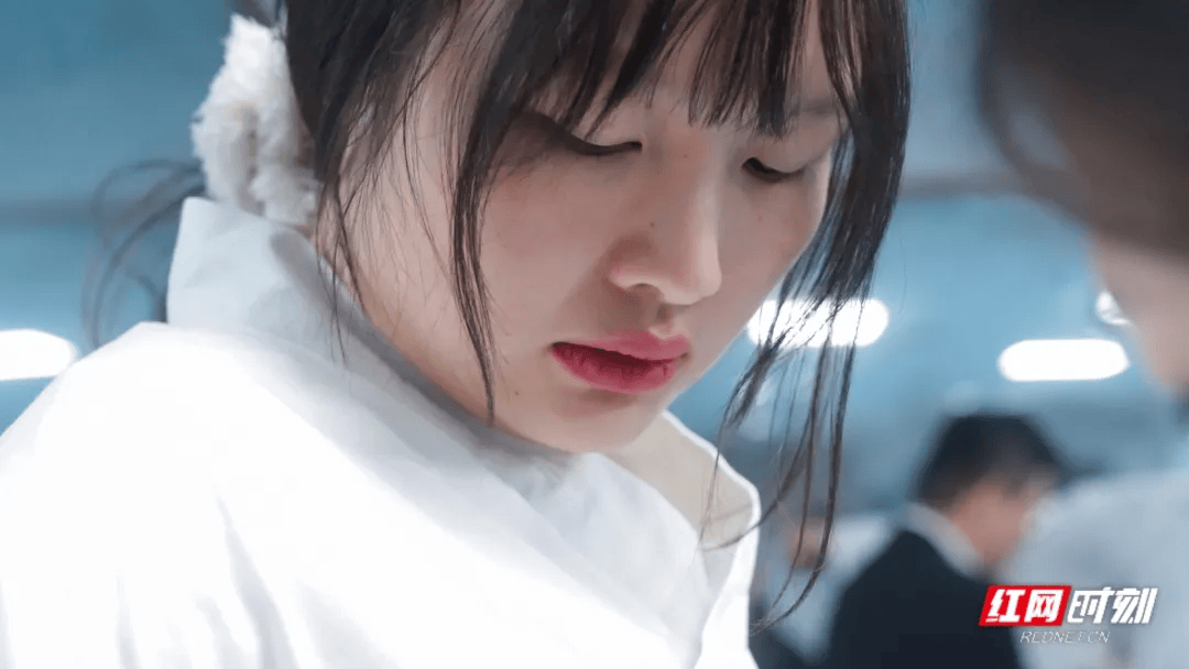 汶川地震被救起的女孩<strong></p>
<p>长信科技股票</strong>，17年后和救她的军人结婚了