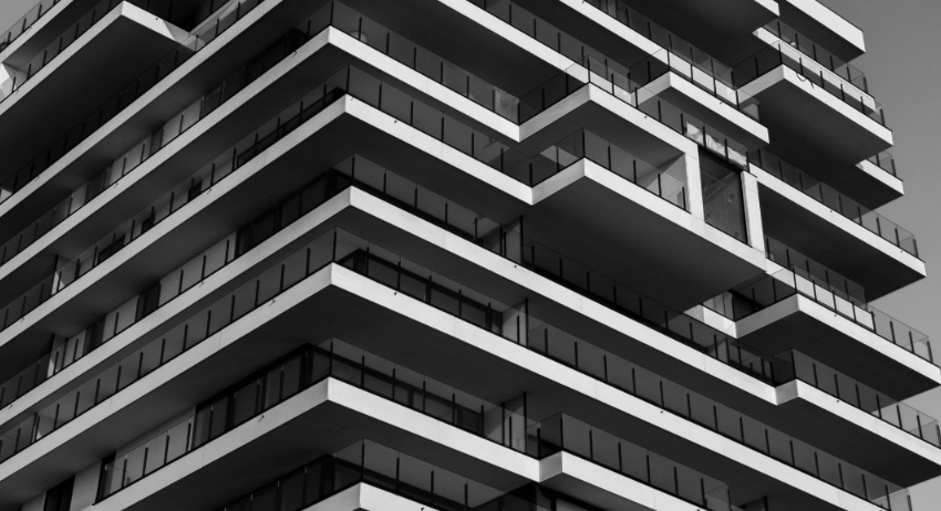 肯尼亚女大学生酒后尝试跳到隔壁阳台<strong></p>
<p>长信科技股票</strong>，从12楼坠楼身亡