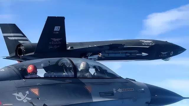 我们落后了?土耳其完成“世界首次无人机发射空空弹”<strong></p>
<p>长信科技股票</strong>,性能如何