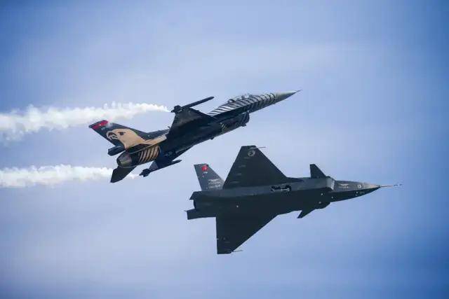 我们落后了?土耳其完成“世界首次无人机发射空空弹”<strong></p>
<p>长信科技股票</strong>,性能如何