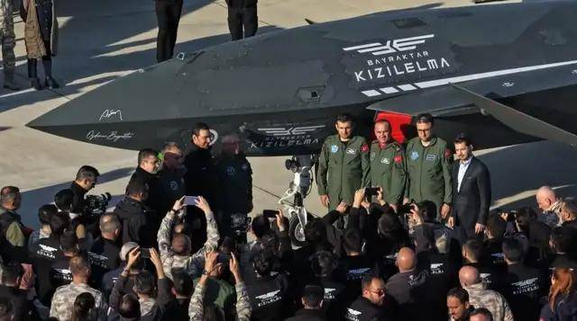 我们落后了?土耳其完成“世界首次无人机发射空空弹”<strong></p>
<p>长信科技股票</strong>,性能如何