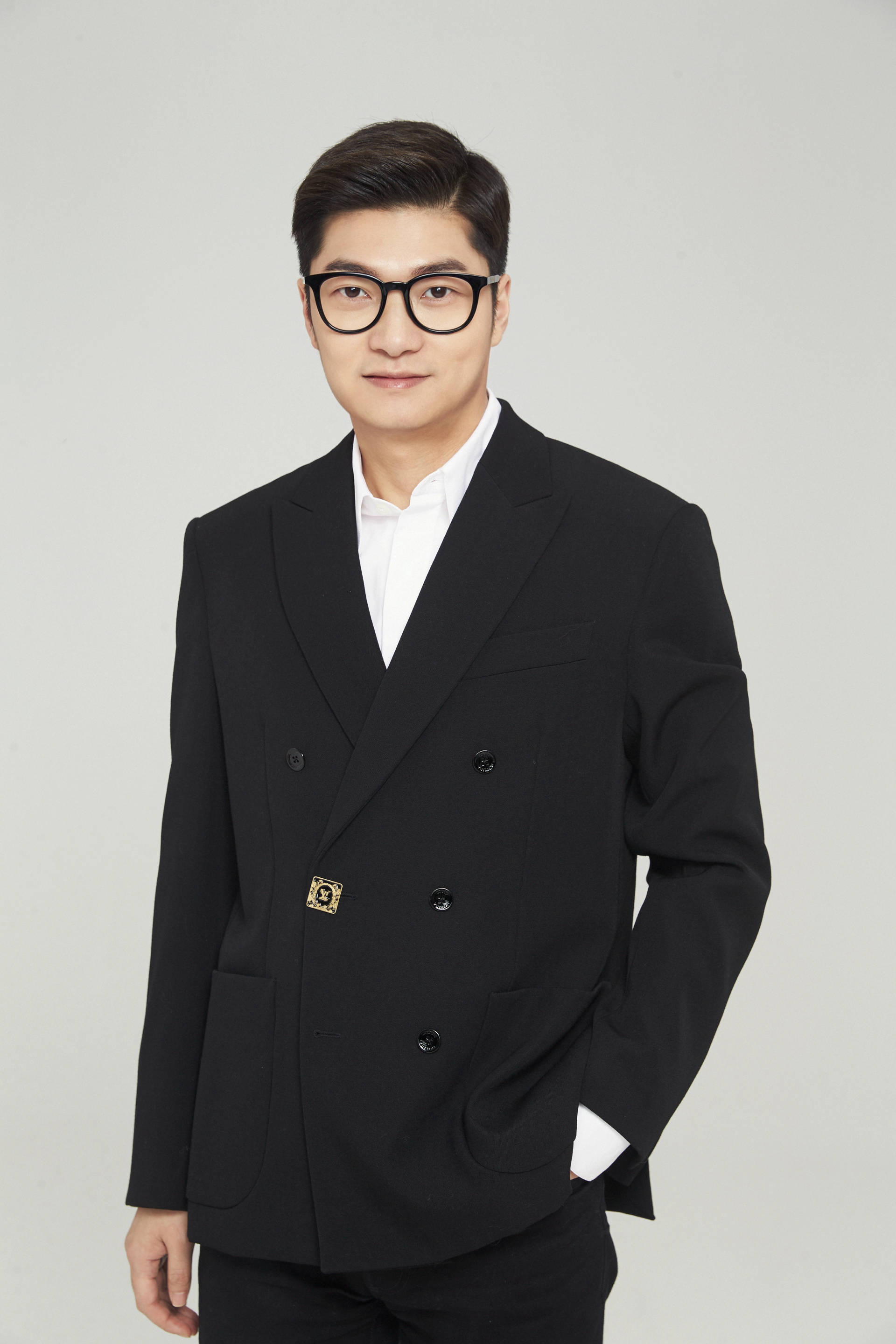 直播网红批量撤离杭州?遥望科技董事长谢如栋:未观察到该现象<strong></p>
<p>长信科技股票</strong>,行业分配正从头部主播高收入趋向更均衡