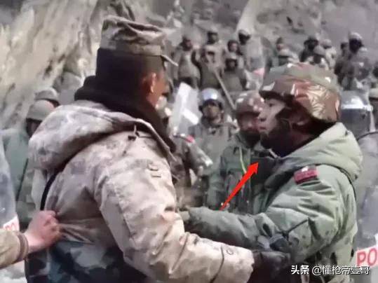 第一个扑向祁团长的印军黄种人面孔<strong></p>
<p>长信科技股票</strong>，他到底是什么人？