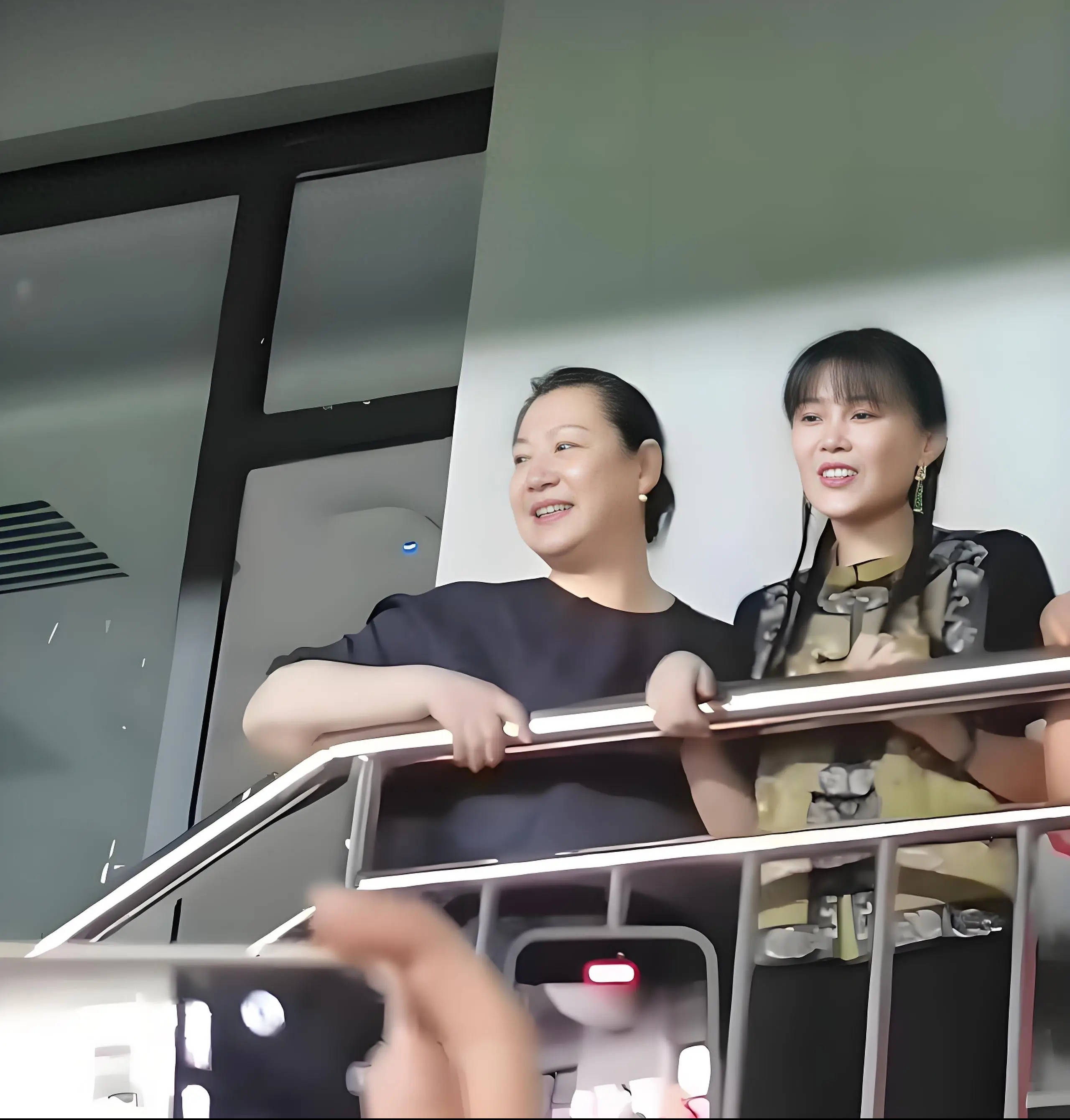 考古 | 赵本山妻子罕见公开现身<strong></p>
<p>长信科技股票</strong>，气质优雅五官美艳，俩人爱情太感人！