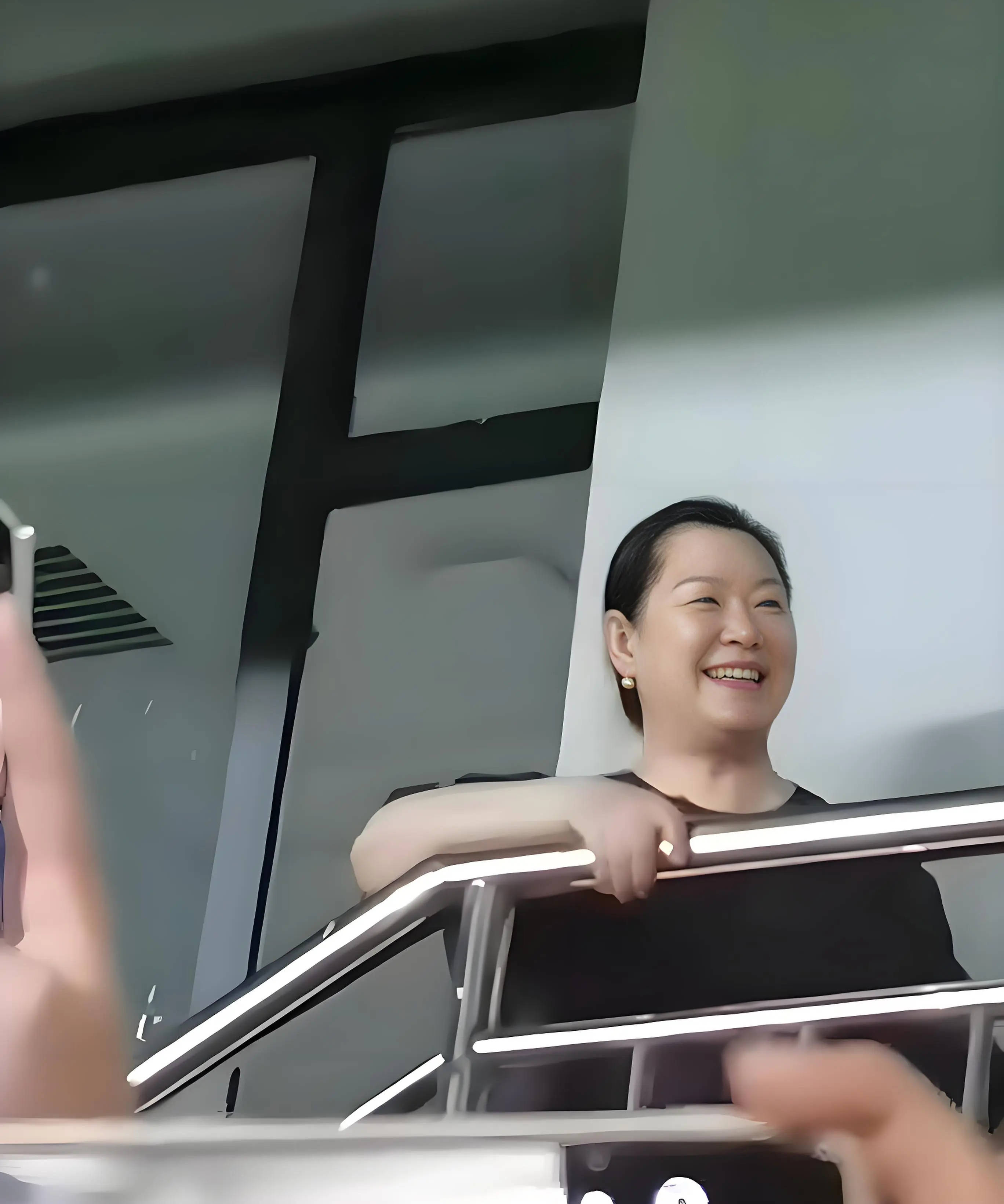 考古 | 赵本山妻子罕见公开现身<strong></p>
<p>长信科技股票</strong>，气质优雅五官美艳，俩人爱情太感人！