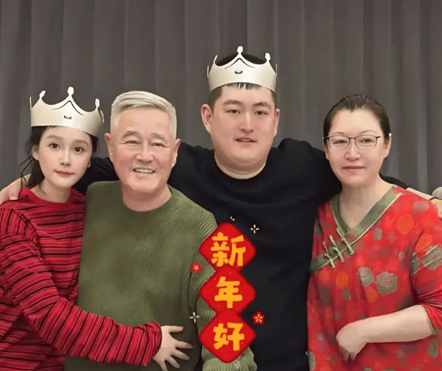 考古 | 赵本山妻子罕见公开现身<strong></p>
<p>长信科技股票</strong>，气质优雅五官美艳，俩人爱情太感人！