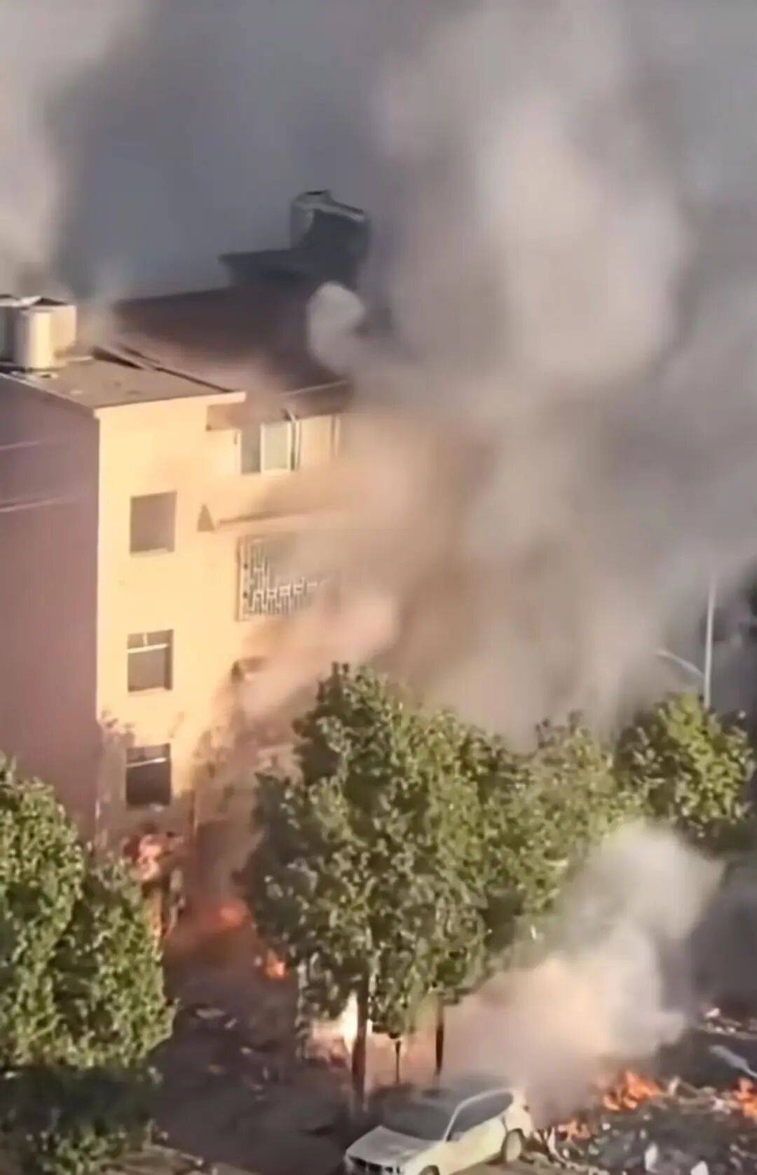 郴州发生燃爆的烟花爆竹店老板已去世<strong></p>
<p>长信科技股票</strong>,家属最新回应