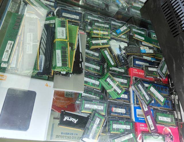 一场始料未及的存储涨价：全产业链缺货<strong></p>
<p>长信科技股票</strong>，手机电脑价格大概率上行