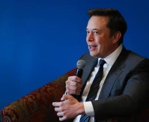 马斯克官宣小15岁高管女友<strong></p>
<p>长信科技股票</strong>，毕业于耶鲁大学是AI专家，马斯克母亲力赞：她又智慧又独立