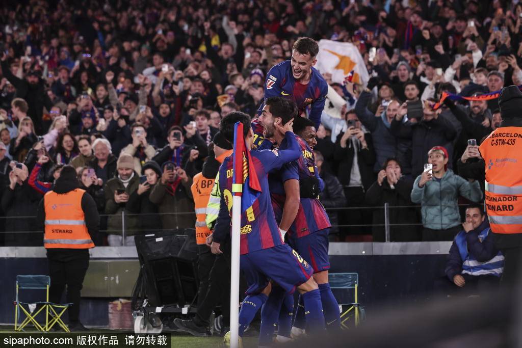 巴萨天才中场回归!383天伤病煎熬后<strong></p>
<p>中航重机股票</strong>,贝尔纳尔重现最佳状态