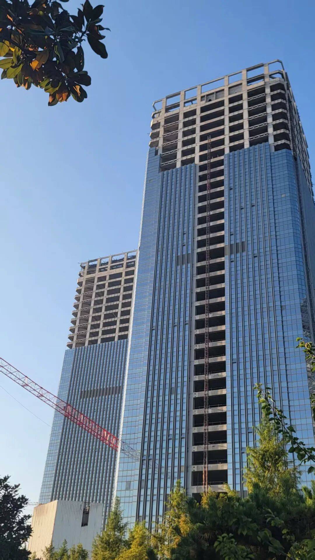 西安地标“双子塔”荒芜十年<strong></p>
<p>中航重机股票</strong>，7.48亿起拍