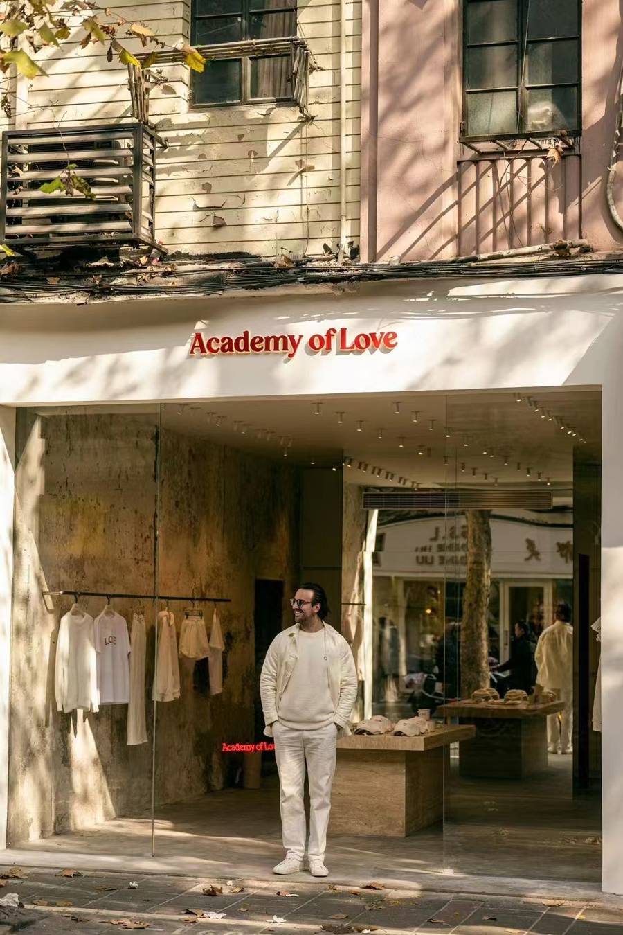 法国人在上海开店<strong></p>
<p>江淮汽车股票</strong>，只卖白色衣服竟然火了丨上海滩上洋掌柜