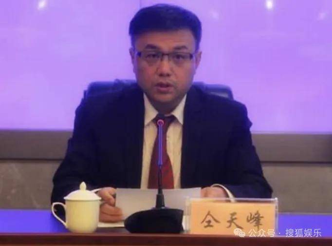 又一对魔幻的圈内姐弟恋曝光<strong></p>
<p>怎么申请股票开户</strong>！这组合有点太超前了......