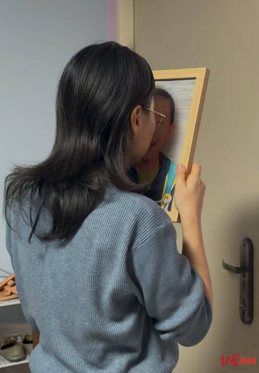 8岁自闭症男童苍山走失后身亡 深陷漩涡的父母：<strong></p>
<p>高德红外股票</strong>我们全家都在用爱托举这个孩子丨2025未完待续