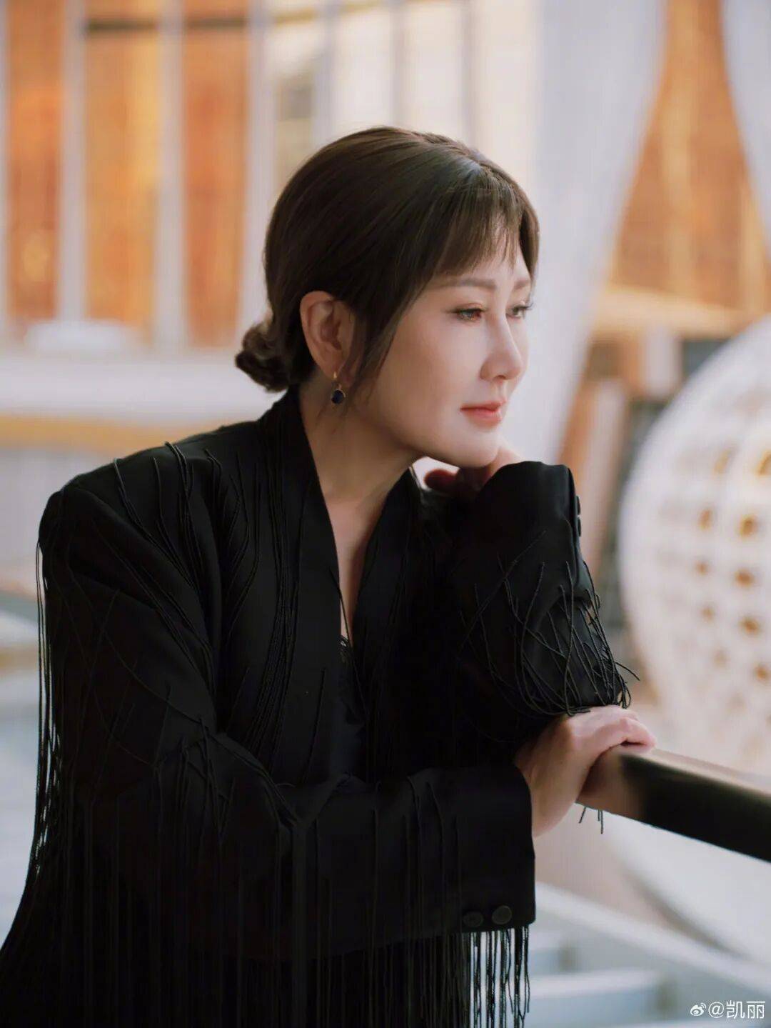 63岁女演员张凯丽晒照<strong></p>
<p>股票人</strong>,黑丝袜配高跟鞋,曾表示:年龄阻挡不了追求美的脚步