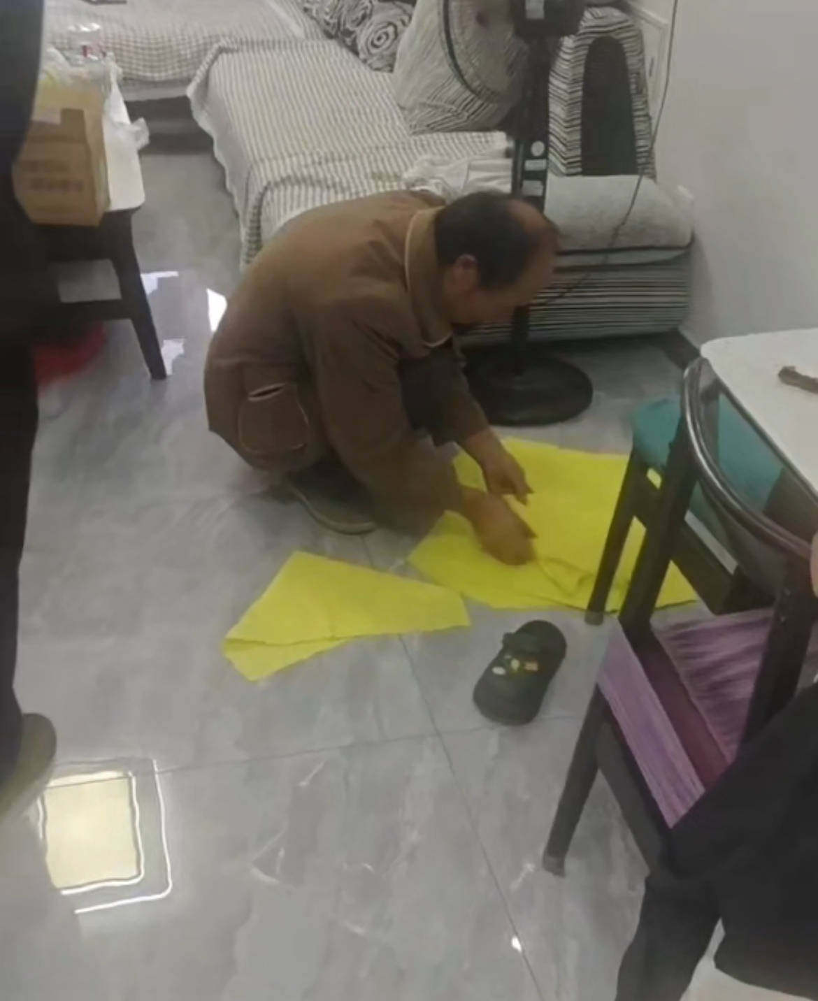 疑因离婚多年的前妻订婚<strong></p>
<p>奋达科技股票</strong>，临沂一男子上门将其杀害，死者家属：检方已提起公诉