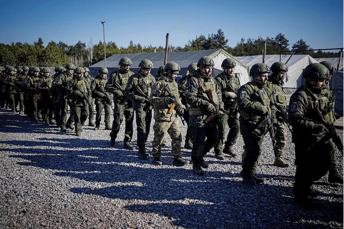 情况骤变！乌24小时夺回市中心<strong></p>
<p>潮宏基股票</strong>，乌军3个旅反攻俄军2个军