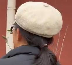 太夸张！上海人比比谁家楼下井盖多！有人家门口100个<strong></p>
<p>金信诺股票</strong>，“走路难！到处都像贴膏药”...