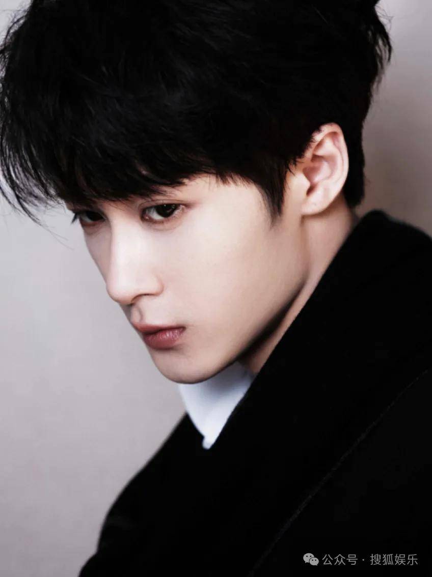 刚开年又曝一对相差15岁的恋情？他这一周两段绯闻真是连环暴击啊<strong></p>
<p>中国重汽股票</strong>！