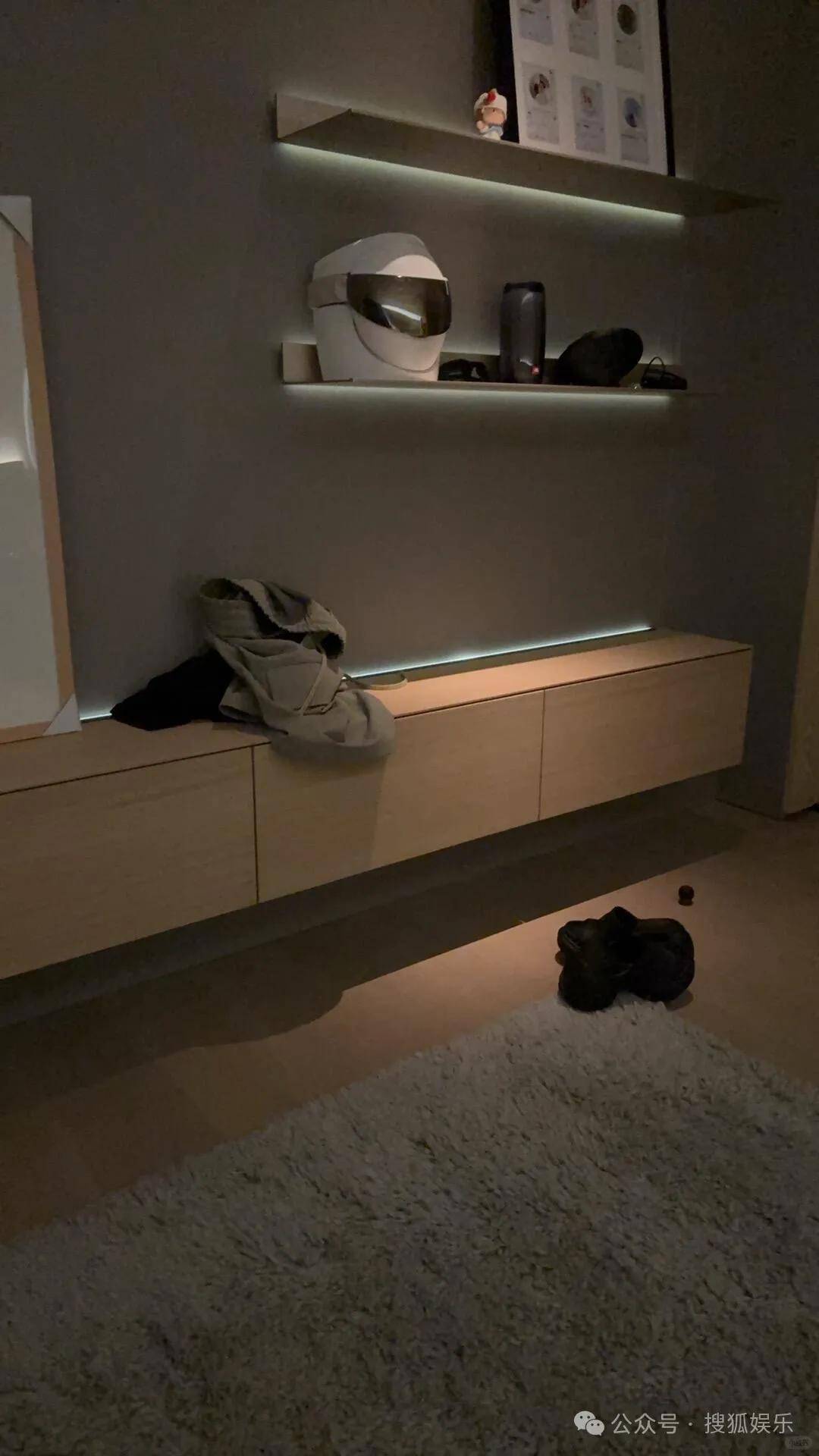 刚开年又曝一对相差15岁的恋情？他这一周两段绯闻真是连环暴击啊<strong></p>
<p>中国重汽股票</strong>！