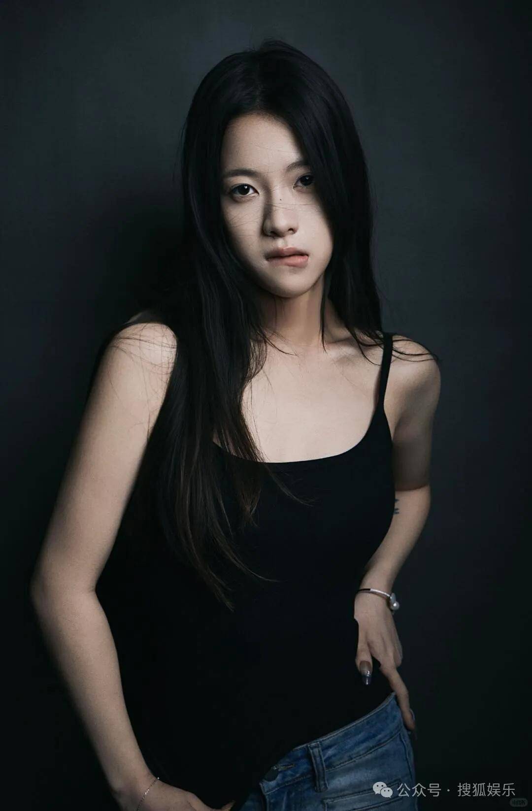 刚开年又曝一对相差15岁的恋情？他这一周两段绯闻真是连环暴击啊<strong></p>
<p>中国重汽股票</strong>！