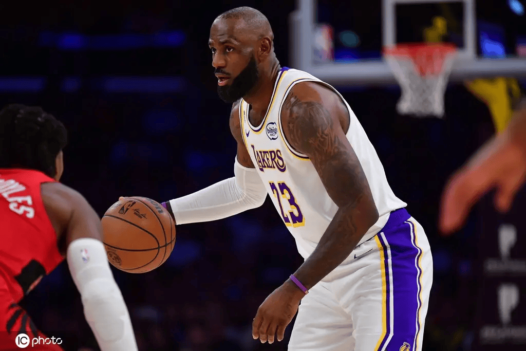 詹姆斯生涯最大危机来了 这次湖人是想逼走他吗<strong></p>
<p>瑞贝卡股票</strong>？