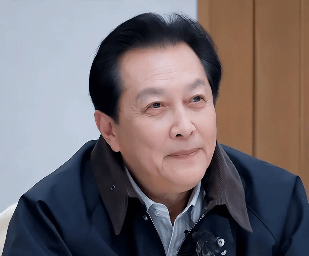 唐国强拍短剧王刚疯狂接商演<strong></p>
<p>道明光学股票</strong>!老来得子的他们为养娃不敢退休!