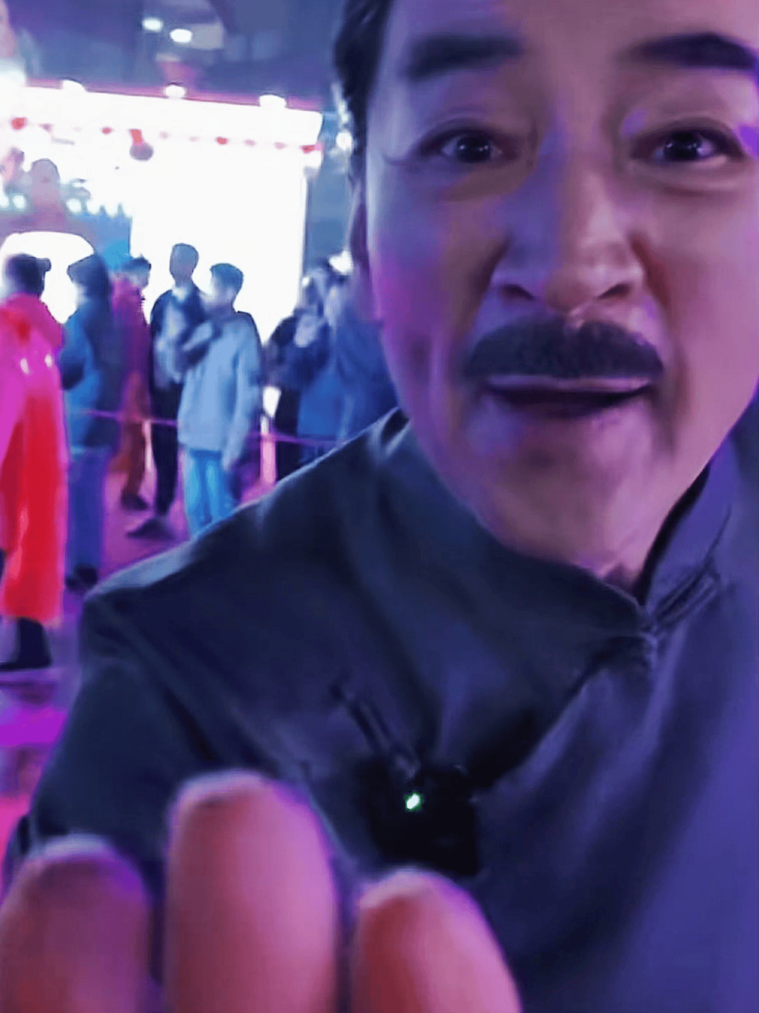 唐国强拍短剧王刚疯狂接商演<strong></p>
<p>道明光学股票</strong>!老来得子的他们为养娃不敢退休!